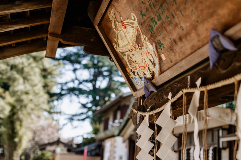 品川神社手水舎の上にある奉納板