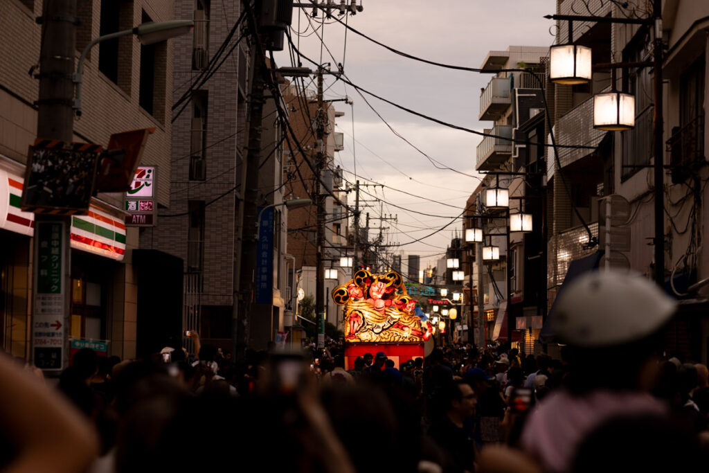 River to crowds on the Showadori 昭和通り商店街